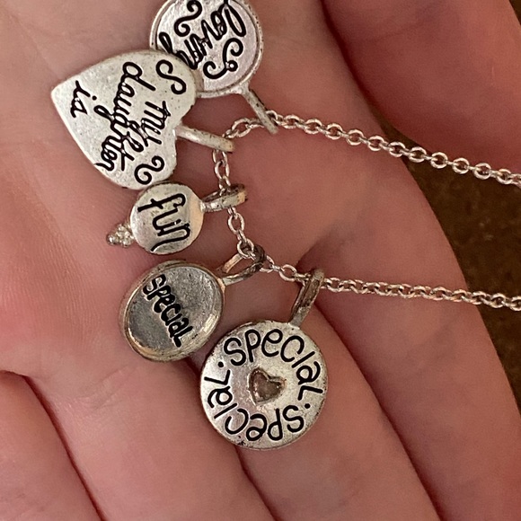 3 necklaces sold together - Picture 4 of 4